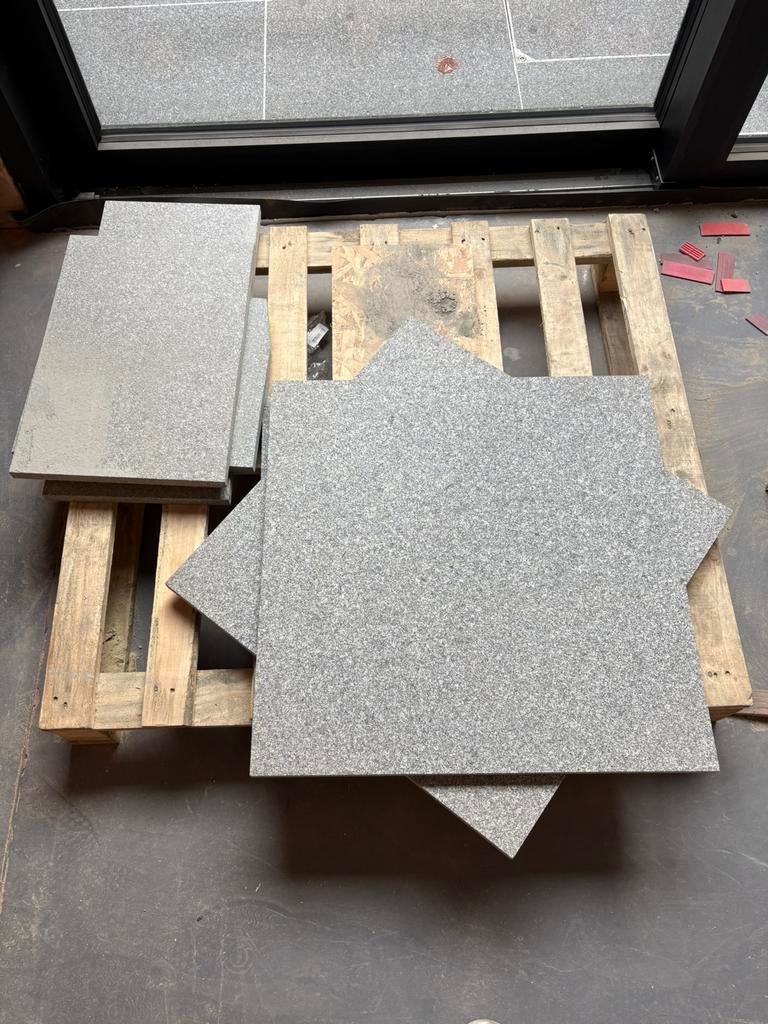 3 terrastegels graniet 2 cm dik 60-60, Tuin en Terras, Tegels en Klinkers, Ophalen, Zo goed als nieuw, Terrastegels