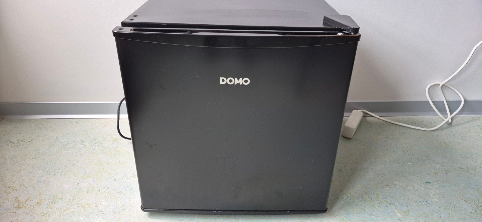 Mini réfrigérateur DOMO E noir (A récupér à Gand), Electroménager, Avec compartiment congélateur, Enlèvement, Utilisé, 45 à 60 cm