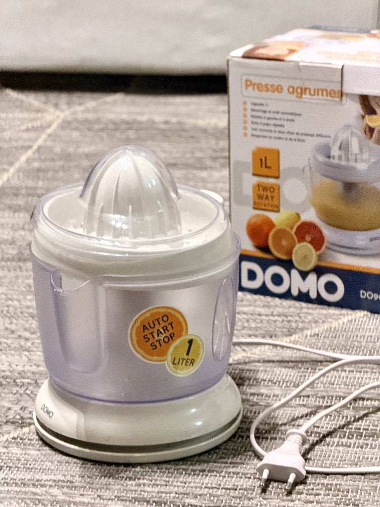Presse-agrumes électrique DOMO DO9016J – 1 L, Enlèvement, Comme neuf, Électrique, Presse-agrumes