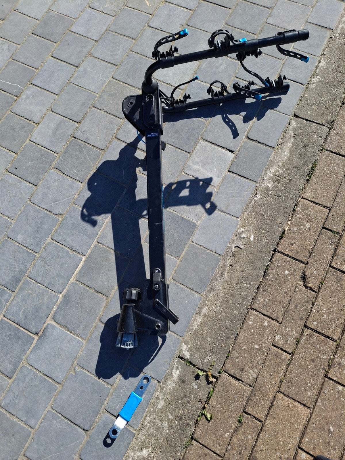 Porte velo inclinable de 4 velo sur boule,attache remorque, Ophalen