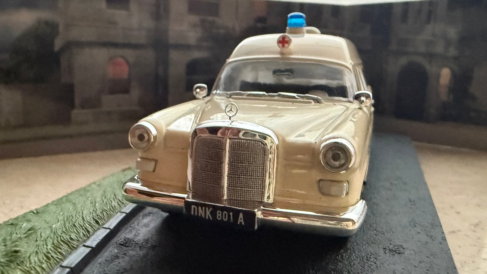 Mercedes-Benz Binz, Enlèvement ou Envoi, Comme neuf, Voiture, Universal Hobbies