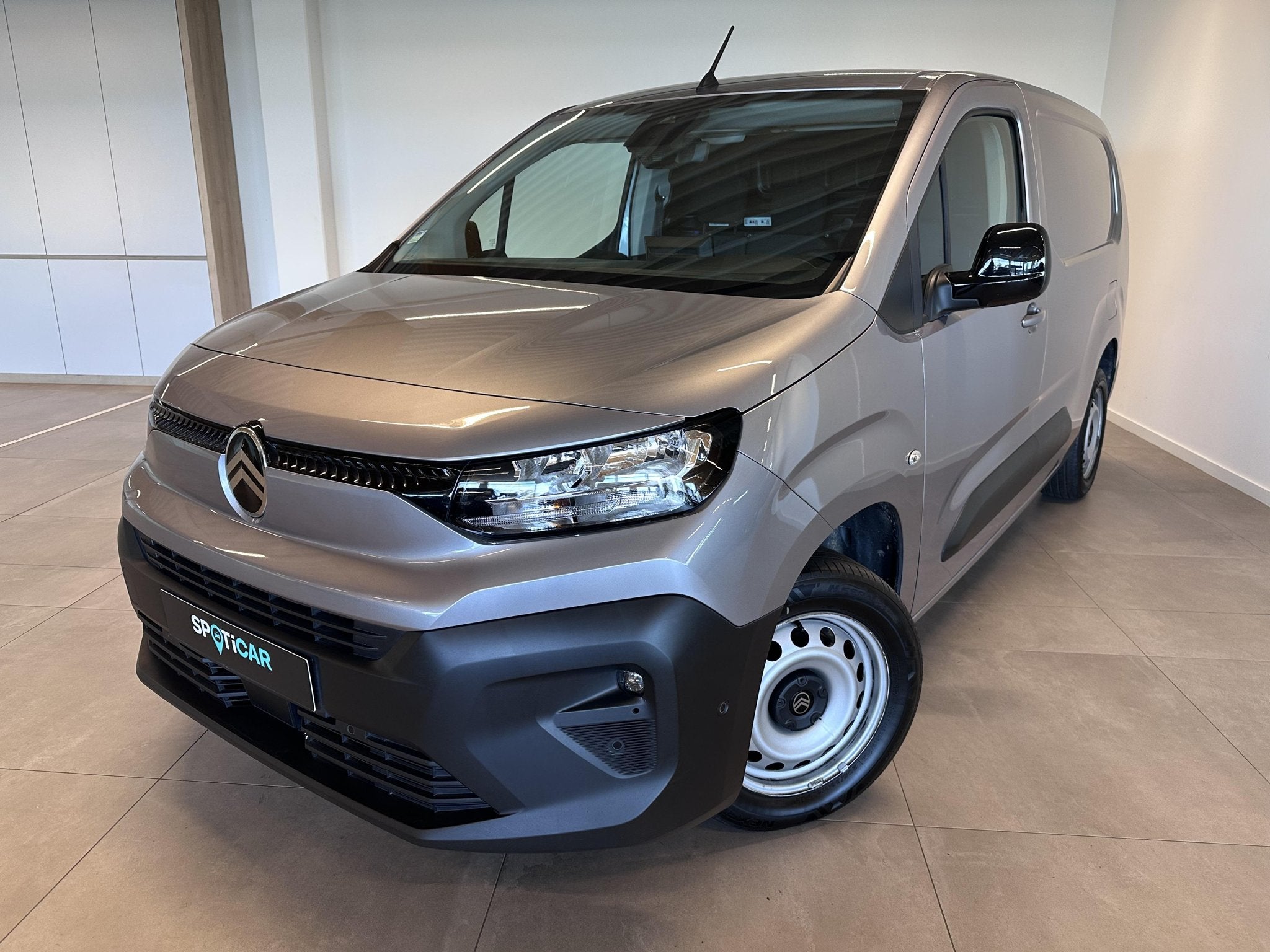 Citroen Berlingo XL 1.5 DIESEL 130 EAT 8, USB, https://public.car-pass.be/vhr/e5d623cb-01cb-42ae-991e-121b9781540b, 130 pk, 2 deurs