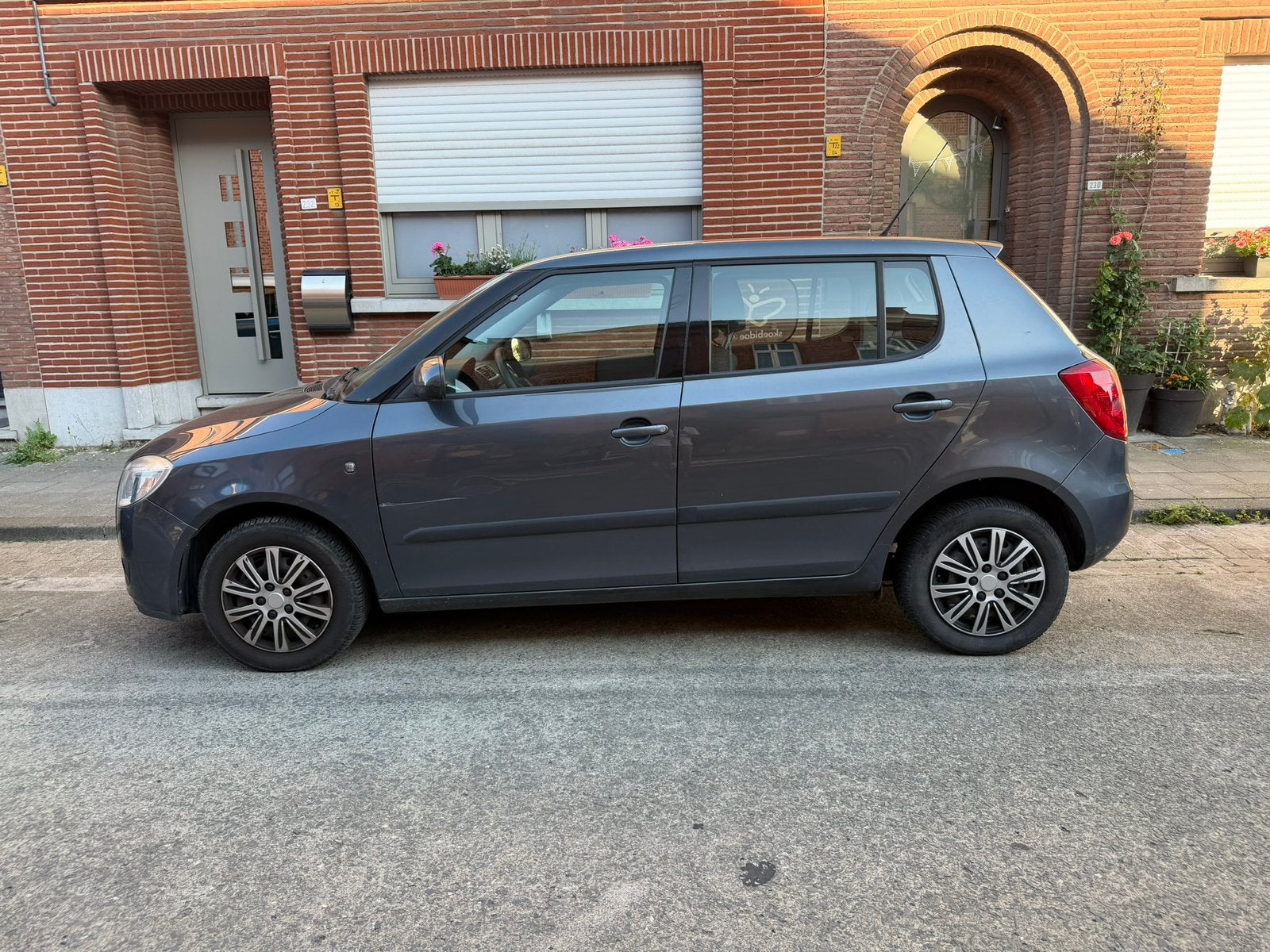 Rare Skoda Fabia dotée d'un moteur à essence 1.4 fiable !, Autos, Argent ou Gris, Achat, 63 kW, Boîte manuelle