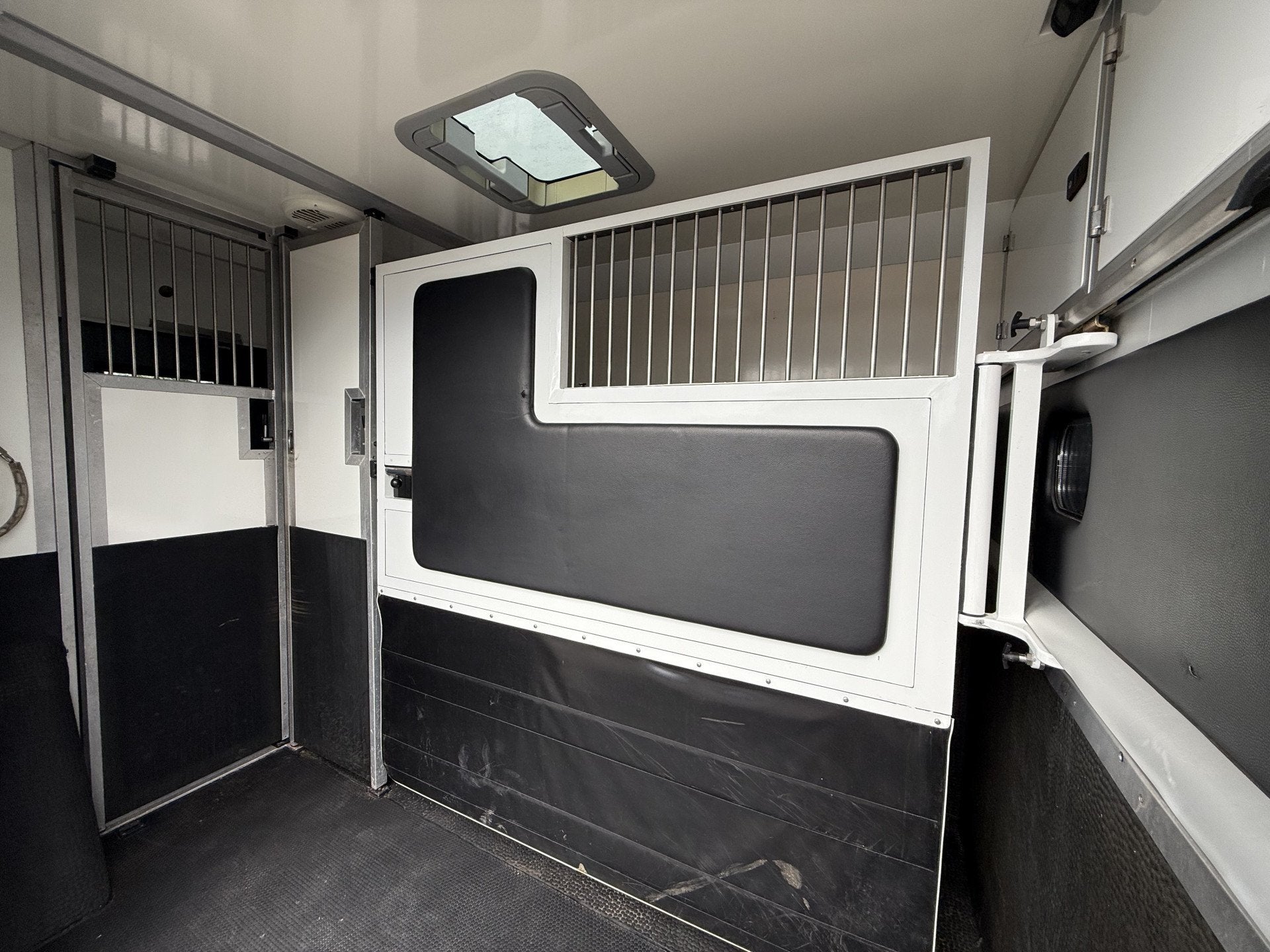 Renault Master | HORSETRUCK | STX | STALLION 3XL | 2014 | HE, Dieren en Toebehoren, Paarden en Pony's | Trailers en Aanhangwagens