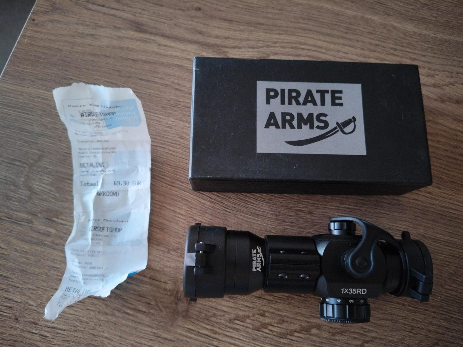 Visière Pirate Arms, Contacts & Messages, Appels Sport, Hobby & Loisirs