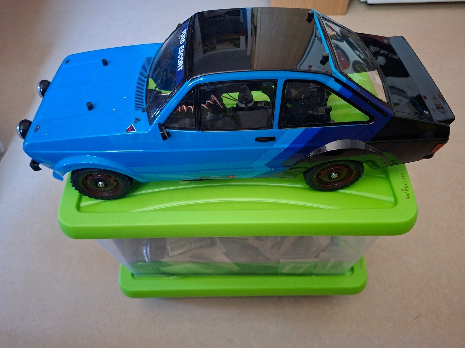 Tamiya M05L met Ford Escort MK II, Hobby en Vrije tijd, Modelbouw | Radiografisch | Auto's, Elektro, Ophalen of Verzenden, Zo goed als nieuw