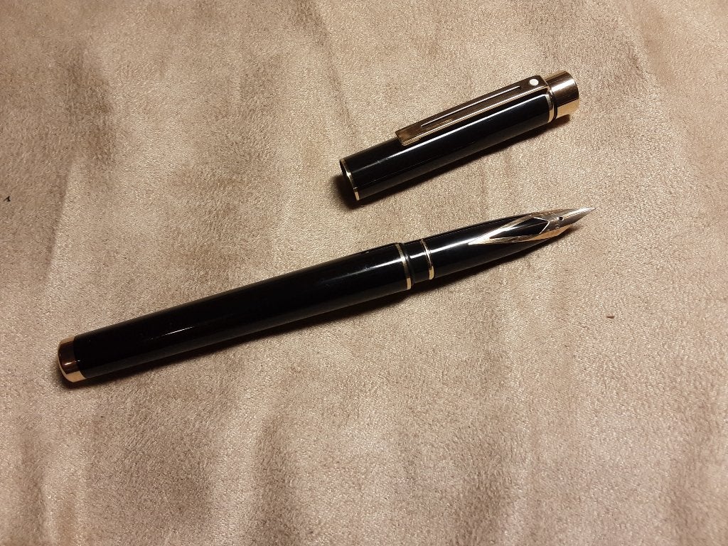 Sheaffer Targa 1022 Black Lacque/Gold FP, Verzamelen, Ophalen of Verzenden, Zo goed als nieuw, Vulpen, Sheaffer