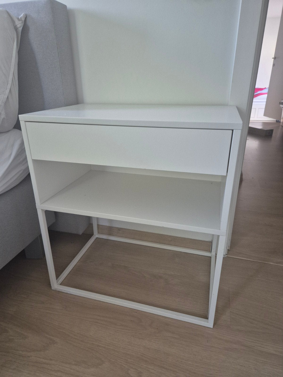 IKEA wit kastje met lade – nachtkastje/opbergkastje, Huis en Inrichting, Ophalen, Zo goed als nieuw