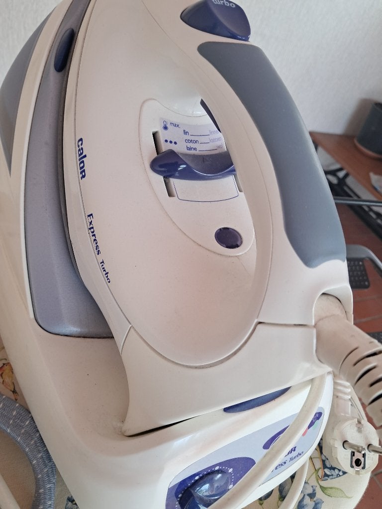 Strijkijzer met/zonder strijkplank, Electroménager, Enlèvement, Comme neuf, Fer à repasser avec cordon