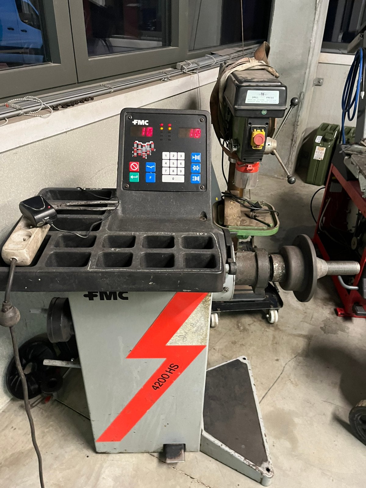 FMC 4200 HS – Équilibreuse professionnelle robuste., Autos : Divers, Outils de voiture, Enlèvement, Comme neuf