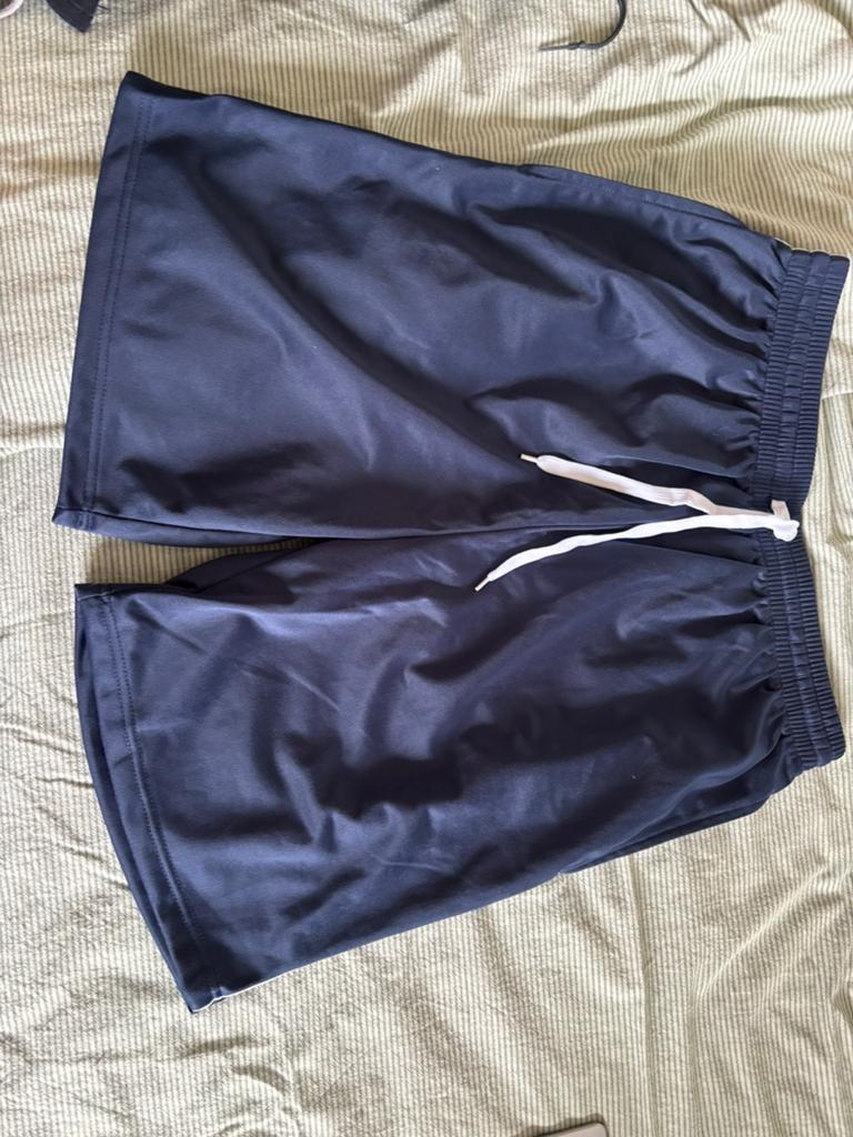 Sportshort, Verzenden