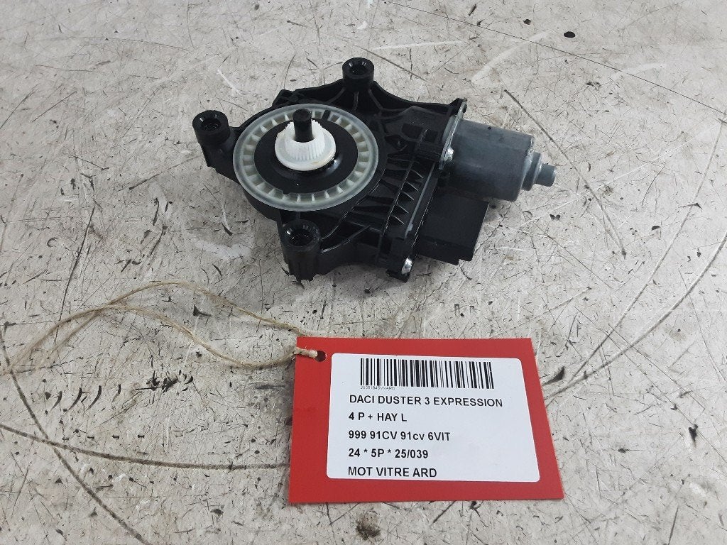 MOTEUR LEVE VITRE ELECTRIQUE ARRIÈRE DROIT Duster (DJF), Dacia, Mevr. I. Hauben, Utilisé, Arrière