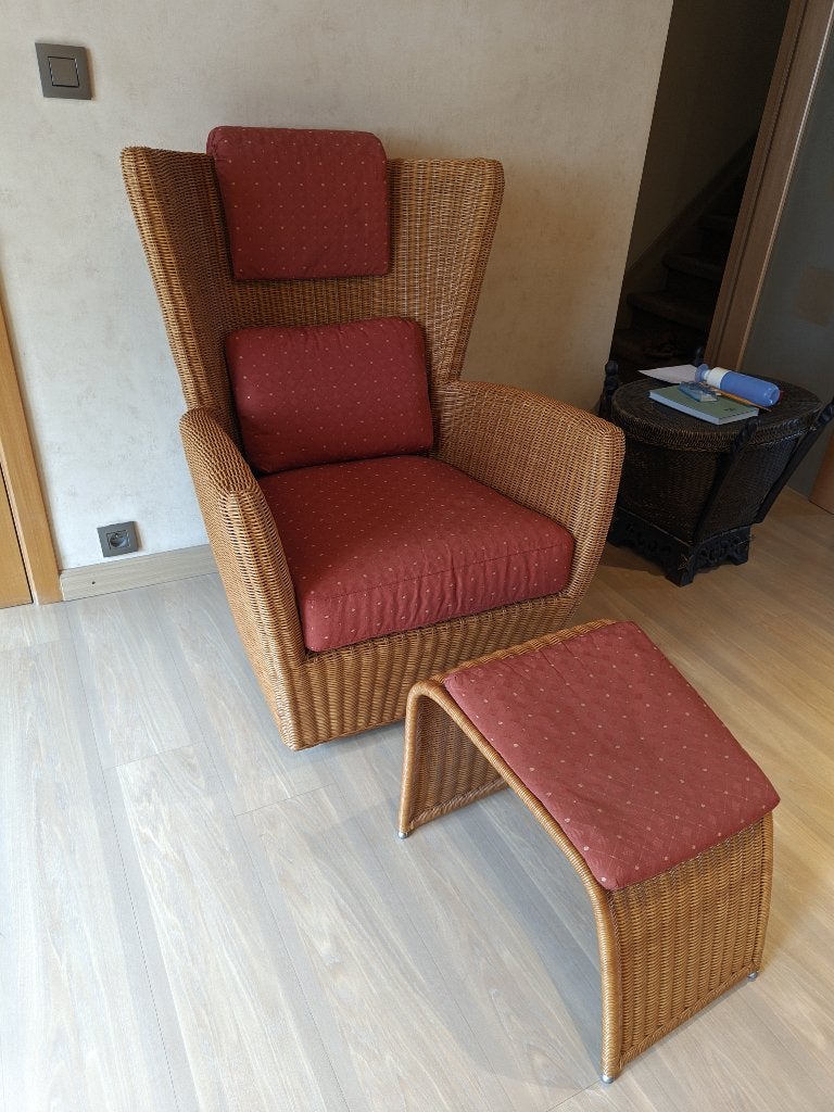 Vintage rotan oorfauteuil met bijpassend voetenbankje, Ophalen, 100 tot 125 cm, Riet of Rotan, Zo goed als nieuw