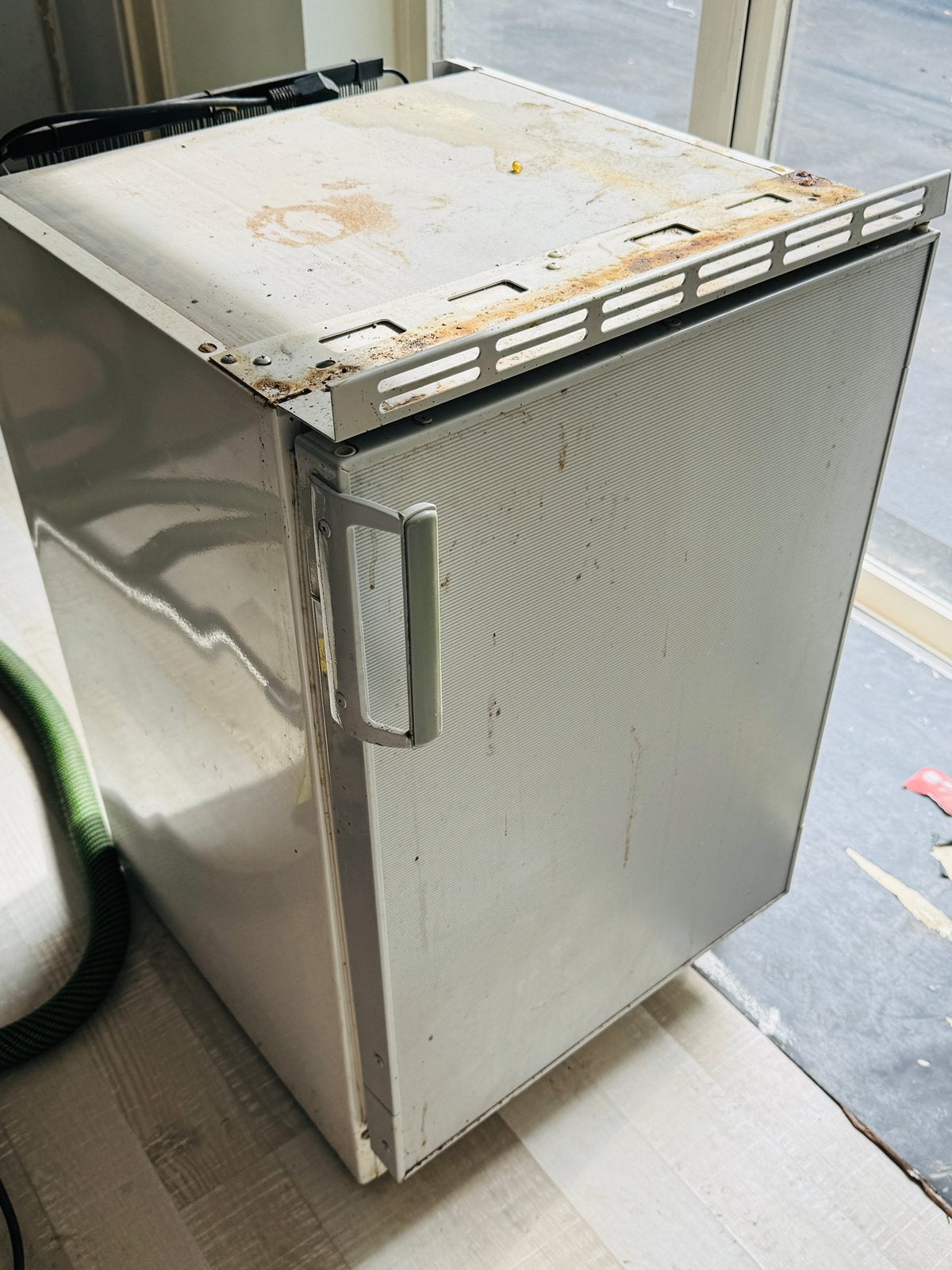 Gratis Kleine onderbouw koelkast, Elektronische apparatuur, Ophalen of Verzenden, Zo goed als nieuw