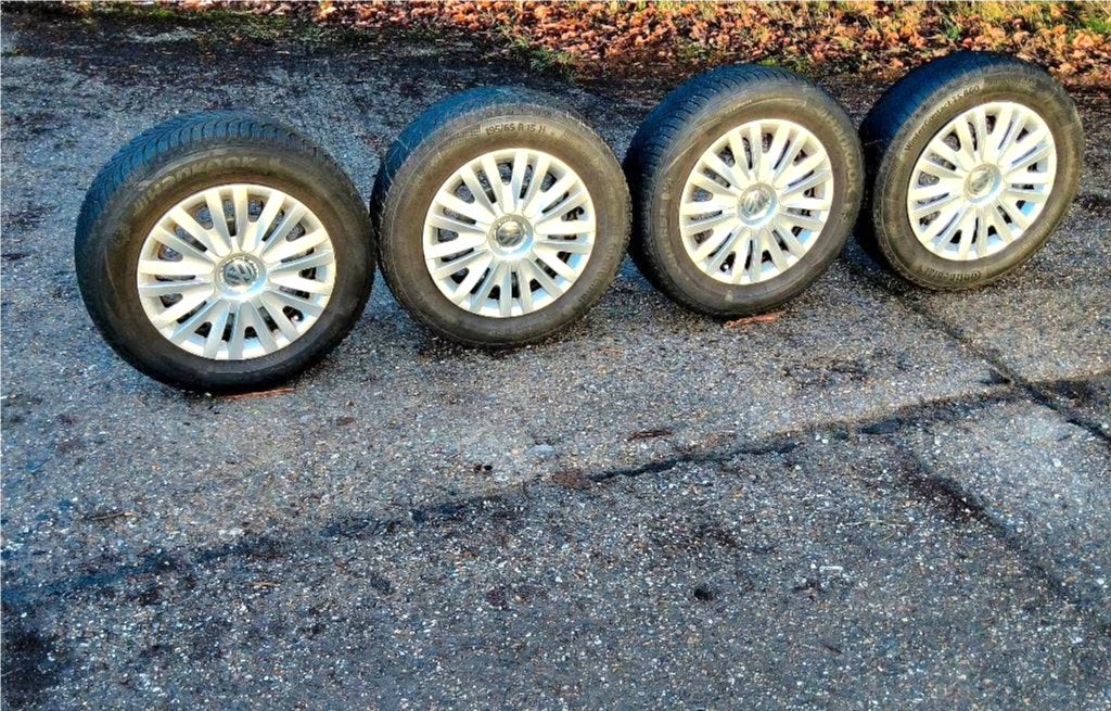 Pneus hiver 195/65-15 avec jantes VW, Autos : Pièces & Accessoires, 15 pouces, Pneus et Jantes, Pneus hiver, Enlèvement