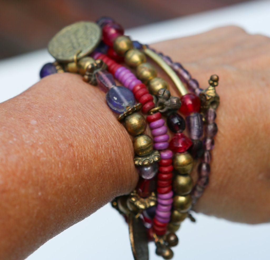 Joli bracelet tons violet et doré, Enlèvement ou Envoi, Comme neuf, Violet, Élastique