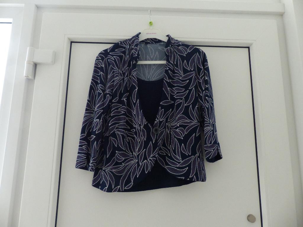 Feestelijke paarse bolero - maat medium, Kleding | Dames, Truien en Vesten, Zo goed als nieuw, Maat 38/40 (M), Paars, Ophalen of Verzenden