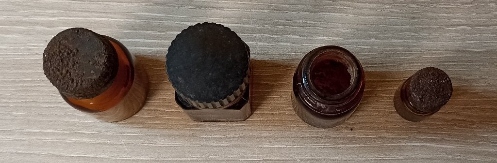 Lot de 4 flacons médicaux d'époque – Fouille terrain ww2, Collections, Envoi, Armée de terre, Autres types
