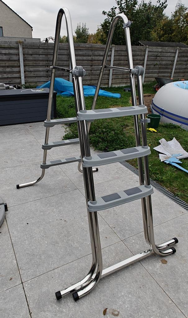 Hoogwaardige veiligheidszwembadladder in inox/RVS, Ophalen, Zo goed als nieuw, Ladder