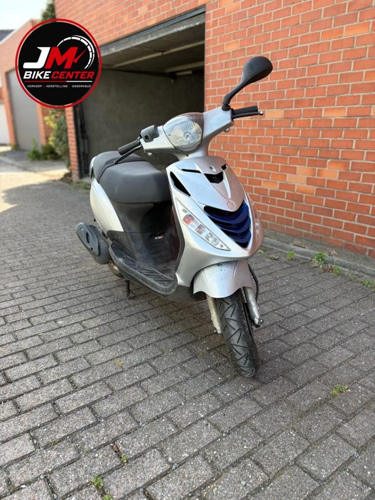Piaggio Zip 4T • Volledig nagekeken • Rijklaar, Fietsen en Brommers, Scooters | Piaggio, Ophalen, Gebruikt, Zip, Klasse B (45 km/u)