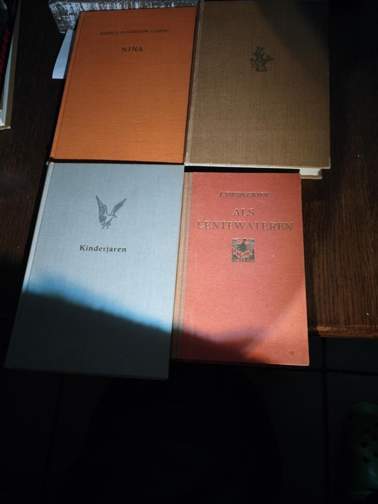 Oude boeken, een akker voor God, Nina, Kinderjaren, Boeken, Ophalen of Verzenden