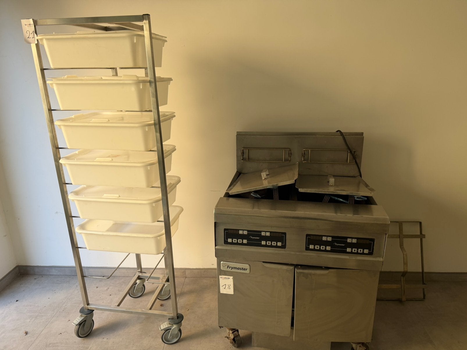 materiel horeca saladette chariot  boulangerie friteuse, Enlèvement