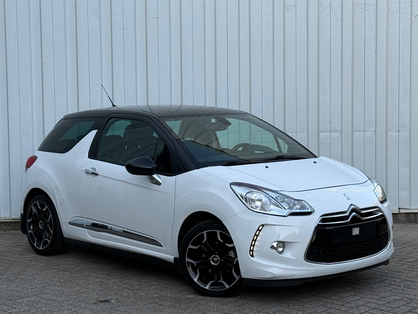 - Citroën DS3 - 1.6 Essence - 09/2012 - 101 000 km - Navi -, Euro 5, Achat, Entreprise, Noir