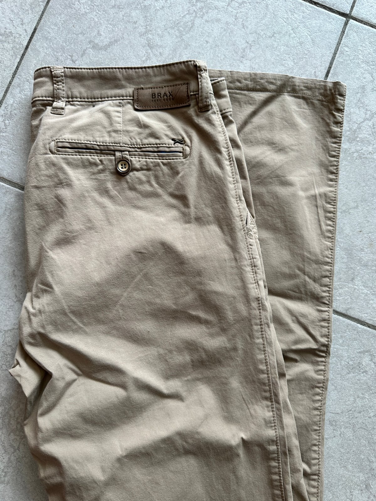 Brax chino broek beige maat 94 (32/34), Ophalen of Verzenden, Zo goed als nieuw, Beige