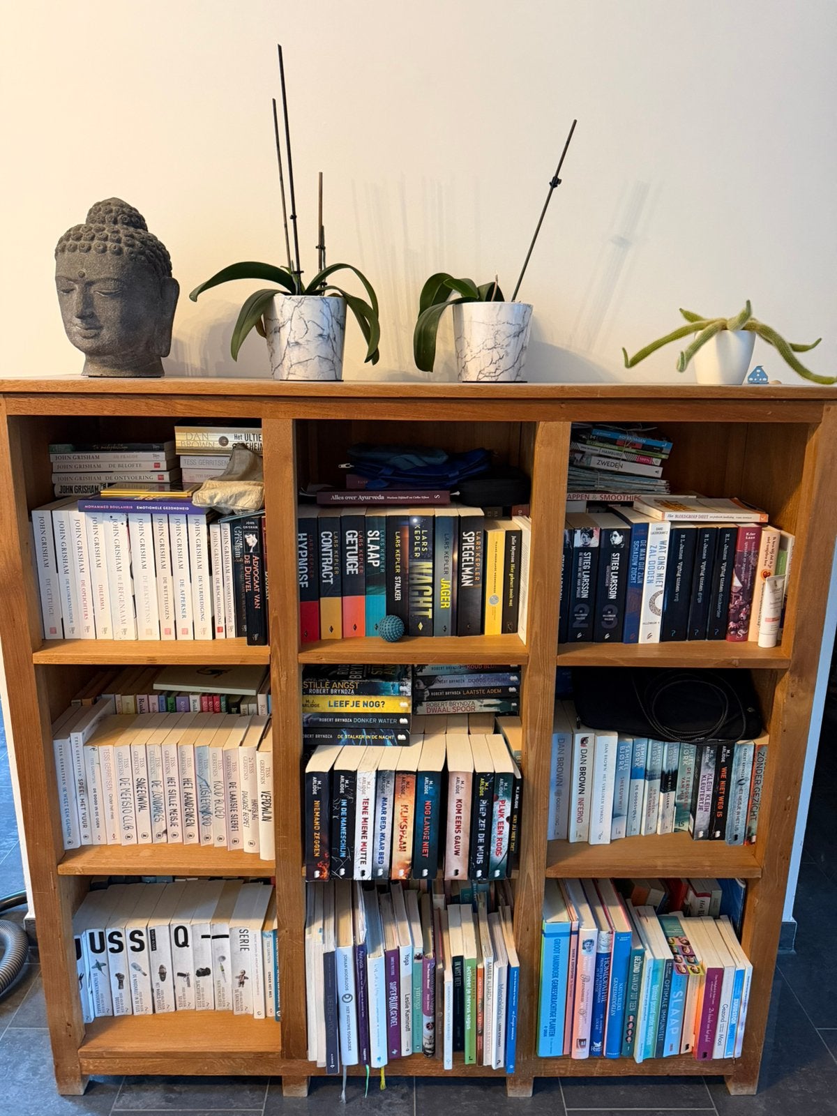 Bibliothèque en bois très solide en teck, Maison & Meubles, Teck, 25 à 50 cm, Avec tablette(s), Comme neuf