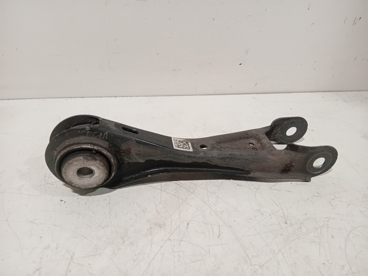 Draagarm links achter Mercedes-Benz EQ-Klasse, Onderdelen@venauto.nl, Van der Ven Autorecycling B.V., Gebruikt, Ettenseweg 76, 4706 PB Roosendaal, The Netherlands