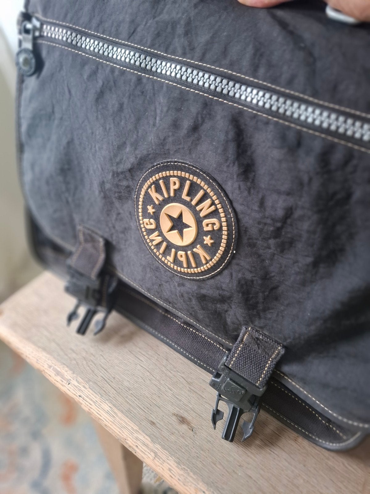 cartable  kipling, Enlèvement