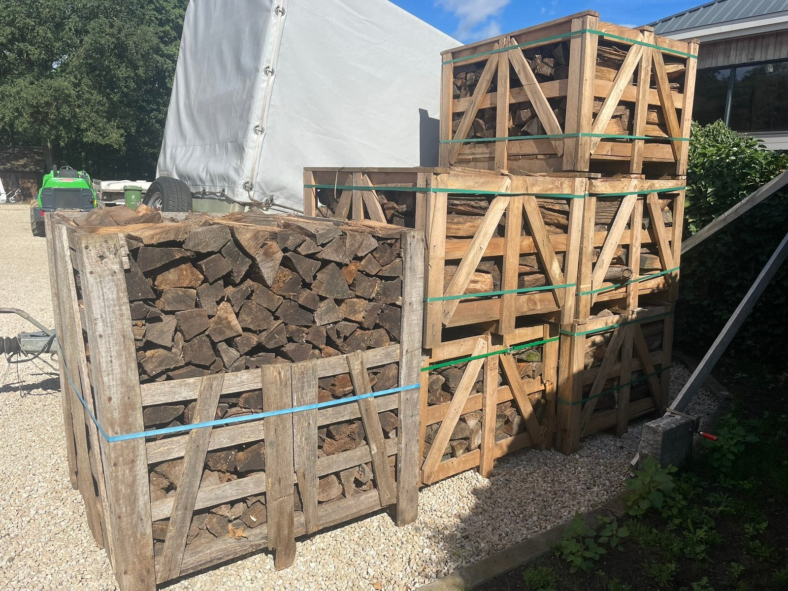 Droog Brandhout mix hout, gestapeld in de bakken, Tuin en Terras, Brandhout, Ophalen