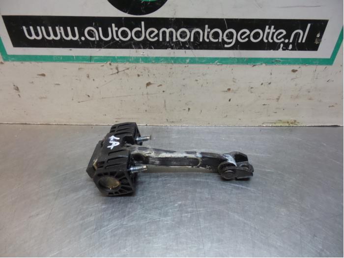 Deurvanger 4Deurs links-achter van een Opel Zafira B (Zafira, Gebruikt, -, -, Opel