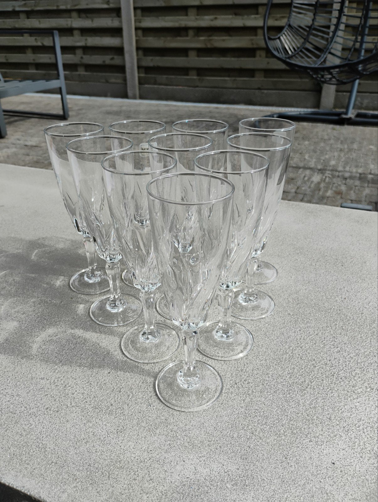 10 Cava glazen, Ophalen