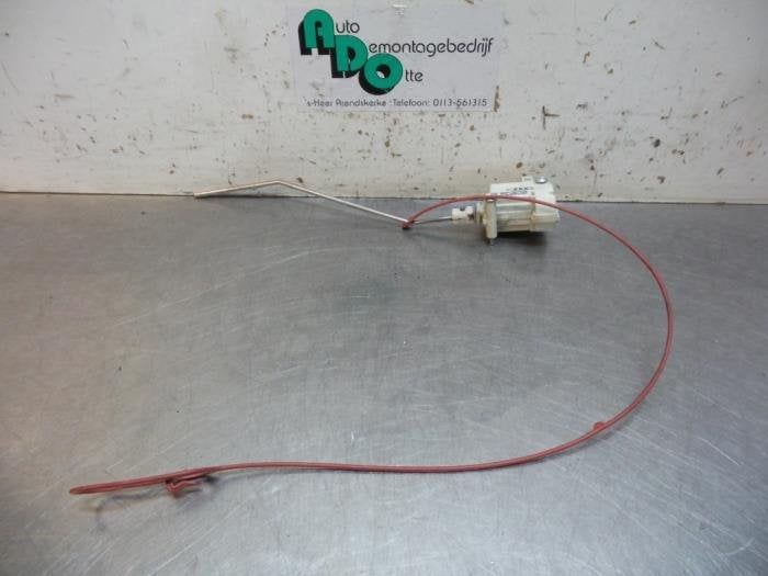 Moteur de verrouillage clapet réservoir d'un Audi A6 (A6 04, -, Audi, Utilisé, -