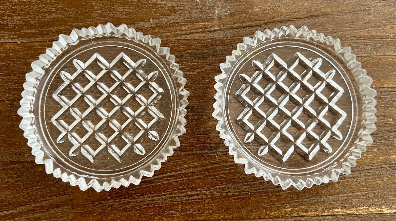 2 Vintage glazen onderzetters – Diamantpatroon – Ø 8 cm, Antiek en Kunst, Ophalen
