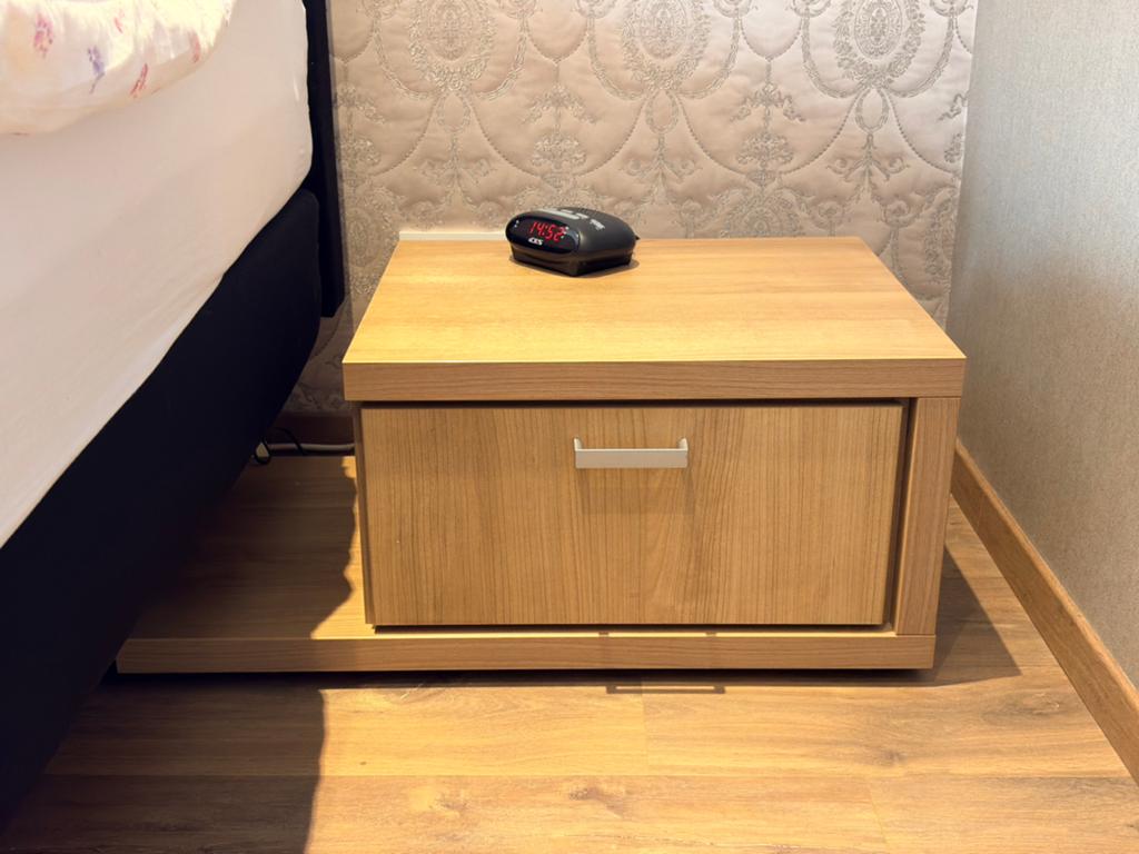 Set van 2 nachtkastjes - eiken afwerking, Enlèvement, Utilisé, Bois, 45 à 65 cm