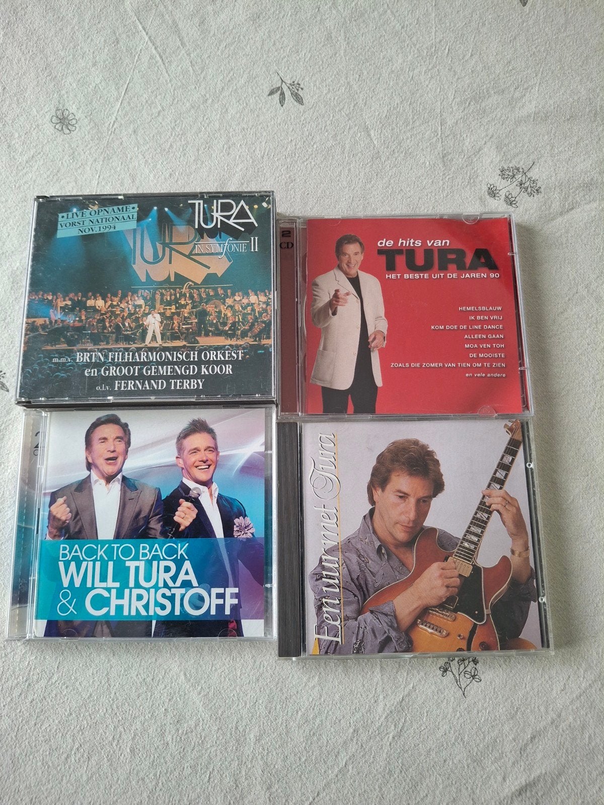 cds will tura  3 euro per box, Enlèvement ou Envoi
