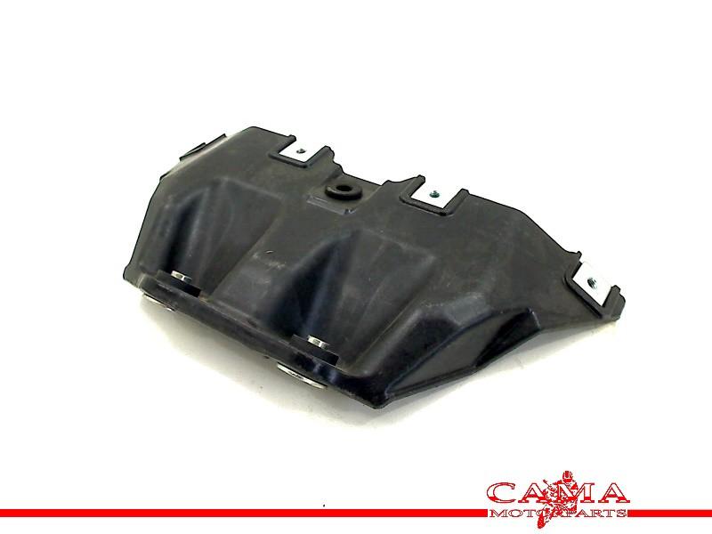 RESERVOIR CACHE GSX 1300 B-king 2007-2011 (B KING GSX1300), Dhr. S. di Majo, Utilisé, Info@cama-motorparts.nl, P.J. Troelstraweg 8 8
3144 CX  MAASSLUIS, NL