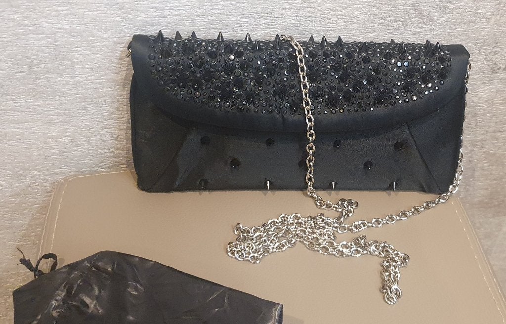 Avondtas zwart met pinnen - chique rock-gehalte, Ophalen of Verzenden, Zo goed als nieuw, Zwart, Avondtasje