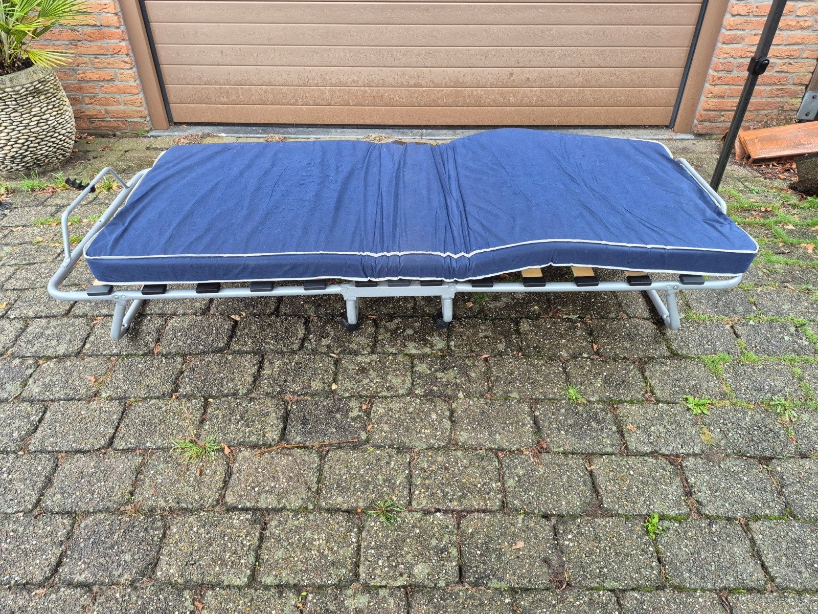 logeerbed, Ophalen