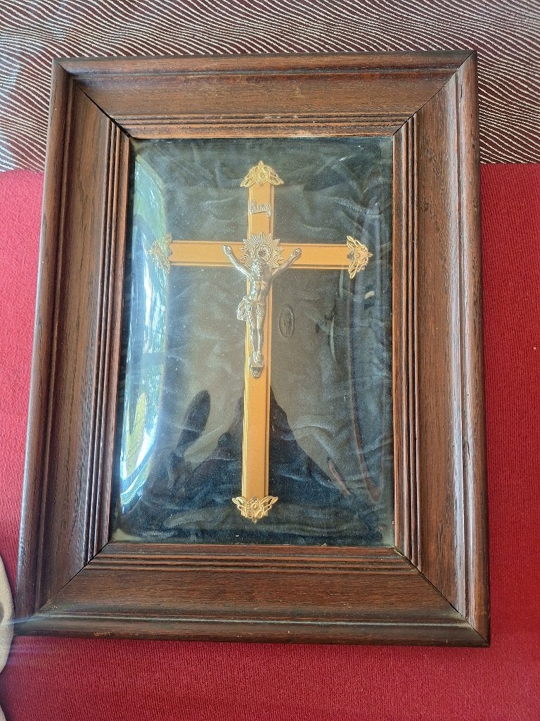 Antiek kruisbeeld in houten lijst onder glas, Ophalen of Verzenden