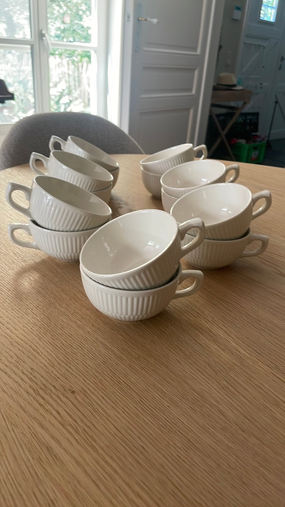 14 tasses de Royal Boch Vienne, Enlèvement