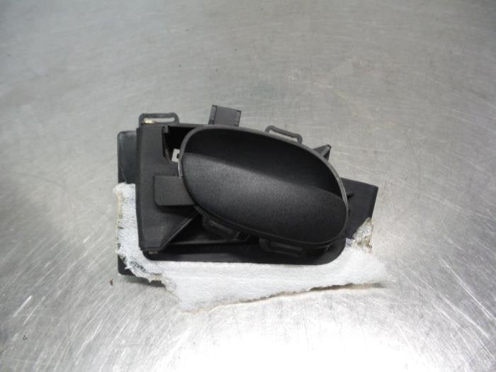 Poignée portière 4portes avant gauche d'un Peugeot 206, -, 3 mois de garantie, Utilisé, -