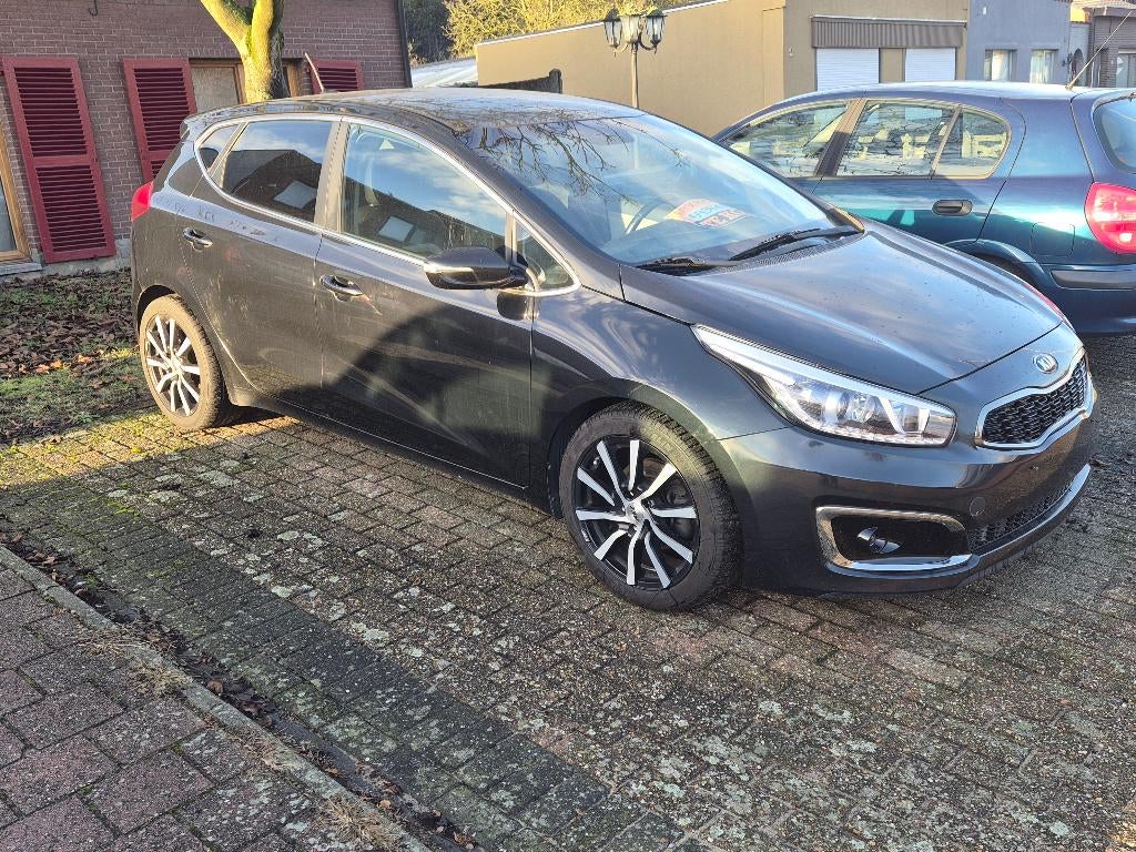 kia c'eed 1.6crdi euro 5 132000km bwj 2013, Auto's, Voorwielaandrijving, Euro 5, Zwart, 1600 cc