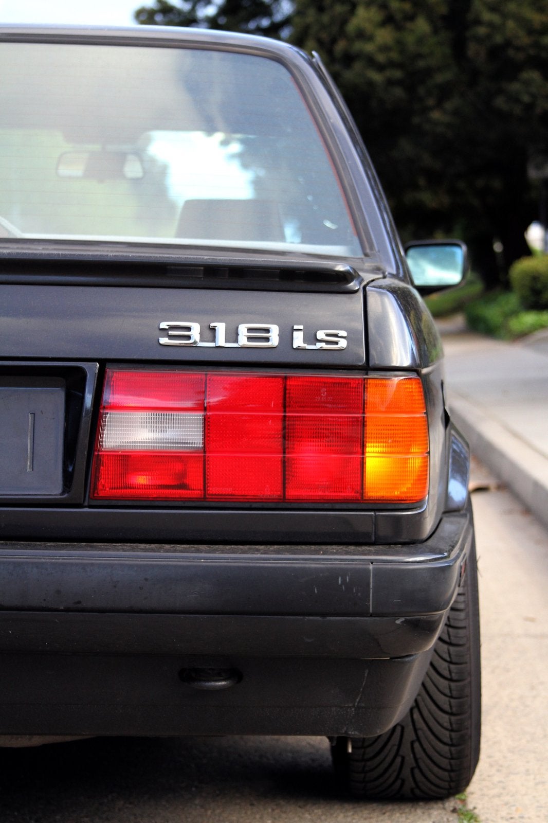 Gezocht: BMW e30 318is logo/batch, Autos : Pièces & Accessoires, Enlèvement ou Envoi, BMW
