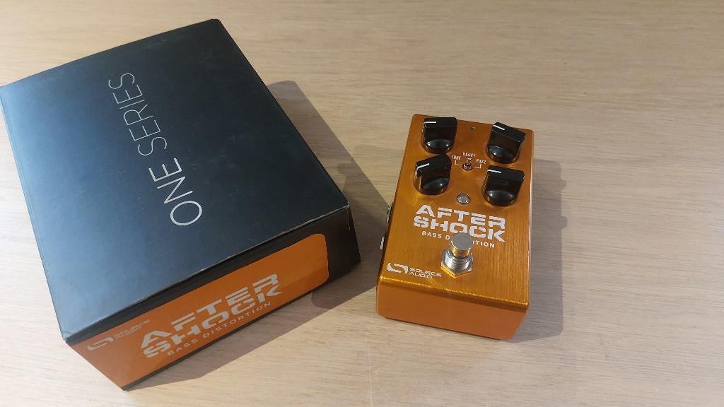Source Audio AfterShock Bass Distortion, Musique & Instruments, Enlèvement ou Envoi, Comme neuf, Distortion, Overdrive ou Fuzz