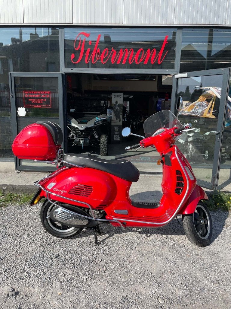 Vespa GTS 300, Ophalen, Overige modellen, 300 cc, Zo goed als nieuw
