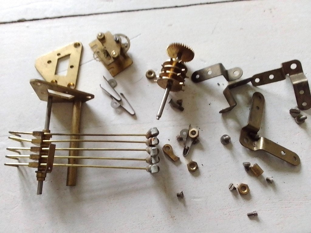 Lot divers pièces laiton mécanisme d'horlogerie ancienne, Antiquités & Art, Enlèvement ou Envoi
