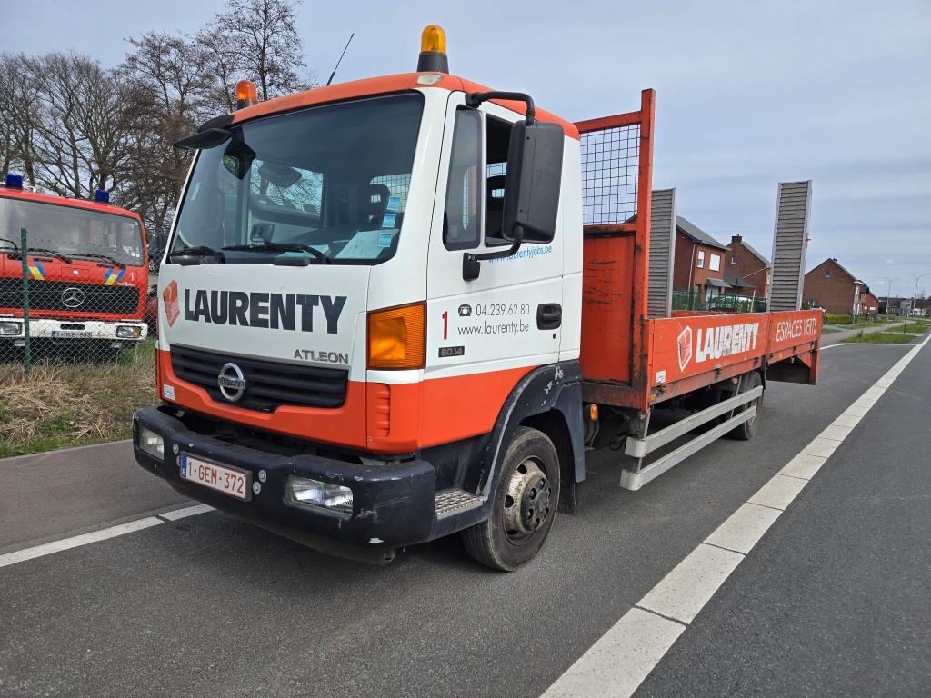 Oprijwagen NISSAN ATLEON, Auto's, Vrachtwagens, Particulier, Overige merken, Diesel, Euro 4, 2 deurs, Handgeschakeld, Wit, Zwart